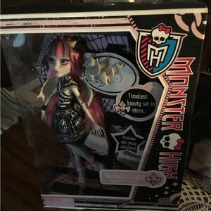 Monster High Rochelle Goyle first wave 2011 In very condition Ready To Ship)